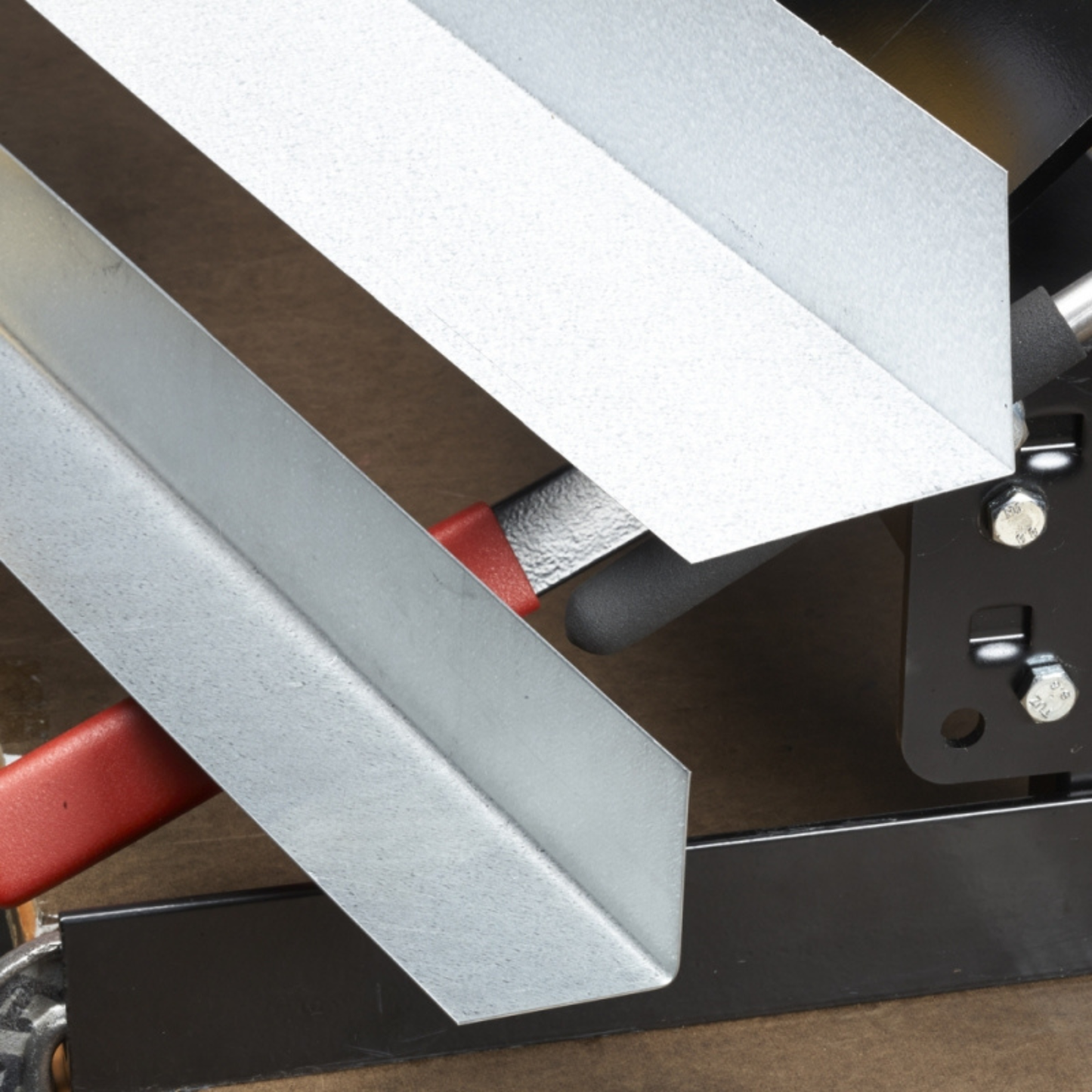 Malco MB48B Pan Style Mini-Brake – 48″ Box & Pan Brake (135° Bends)